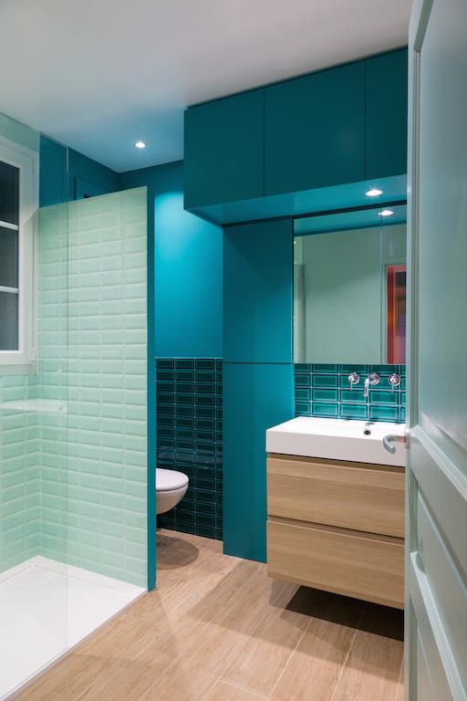 Salle de bain vert turquoise