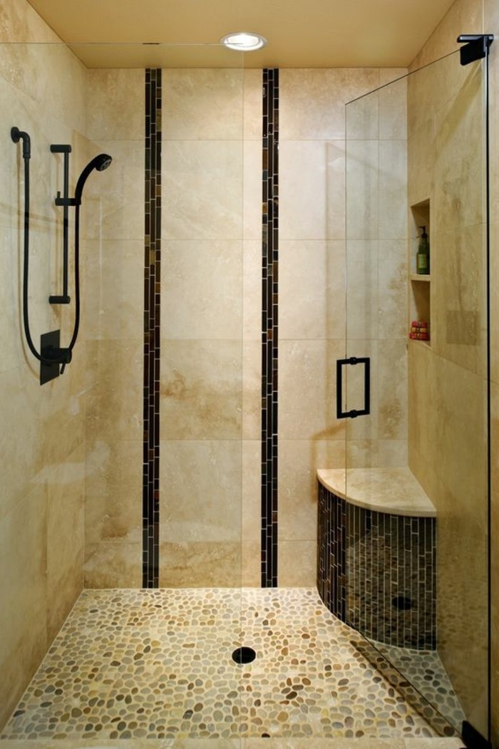 Salle de douche beige