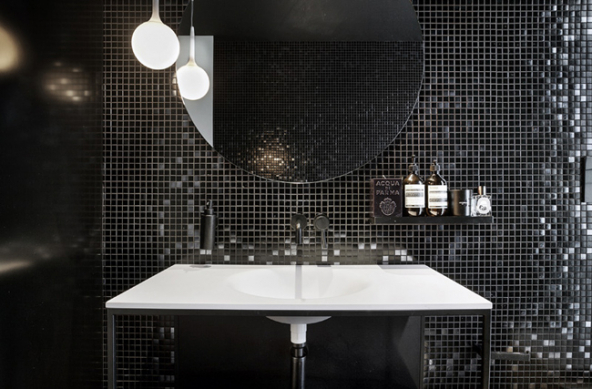 Mosaique noir salle de bain