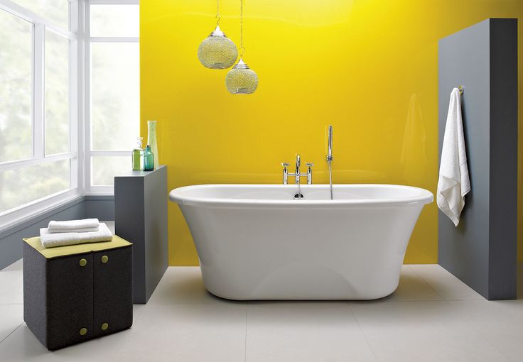 Salle de bain jaune et bleu